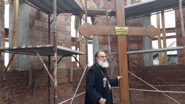 Pe șantierul noii biserici din Radomirești